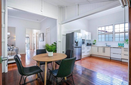 Milton House | Central Haven Milton 4BR Sleeps 10