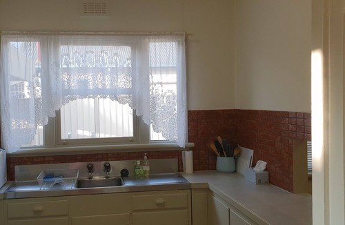 Deer Park House | CENTRAL LOCATION HERITAGE WHITE HOUSE
