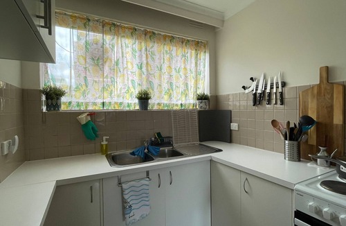 Frankston Apartment | Central Location to beach & shops, quiet, balcony & bar & bar stools. Tree view.