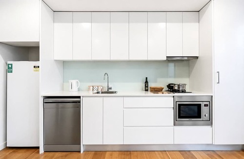 Surry Hills Apartment | Central, modern 1 bedroom with air-con & balcony