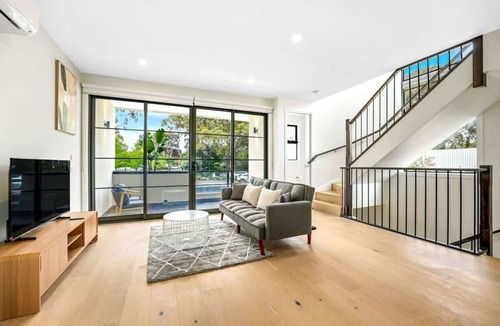Mount Waverley Condo | Central Mount Waverley Townhouse with parking!