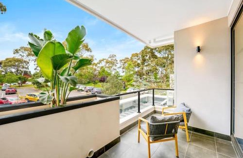 Mount Waverley House | Central Mount Waverley Townhouse with parking