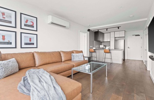 Oakleigh Apartment | Central Oakleigh 2BR Apartment w Parking