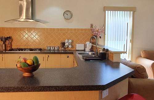 Sunshine North House | Central & Perfect Stay for WorkCrews & Families Long-Stay discount.