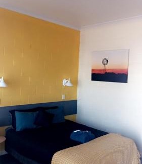 The Gap Hotel | Central Point Motel