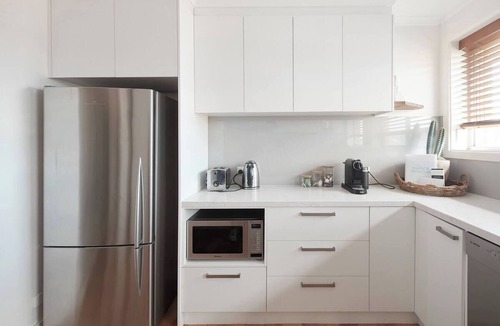 Windsor Apartment | Central Treetop Overlook with Parking in Windsor