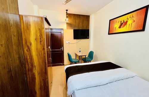 New Delhi Bed & Breakfast | Centrally located Property in South Delhi. Well connected With Metro and Roads