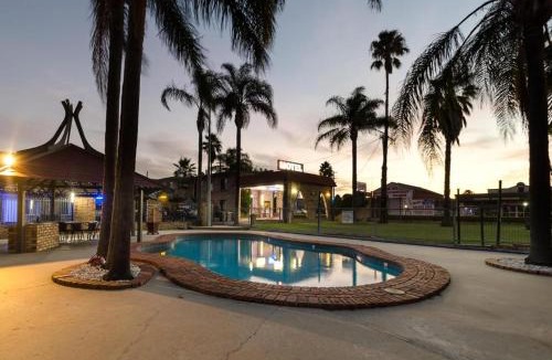 Warwick Hotel | Centrepoint Midcity Motor Inn