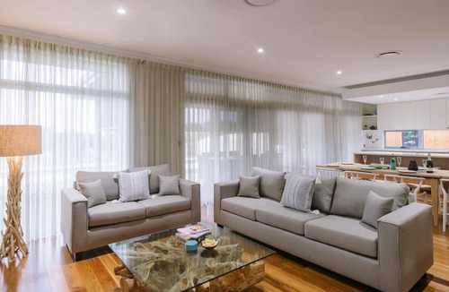 Dunsborough House | Ceol Na Mara - Luxury Pool Escape with Golf Views