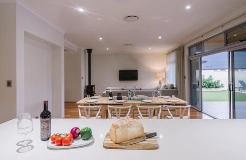 Dunsborough House | Ceol Na Mara - Luxury Pool Escape with Golf Views