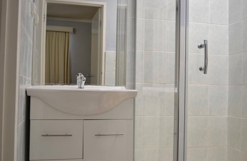 Hughesdale Hotel | Chadstone Executive Motel