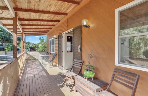 Amity Point House | Chalet style home close to beach