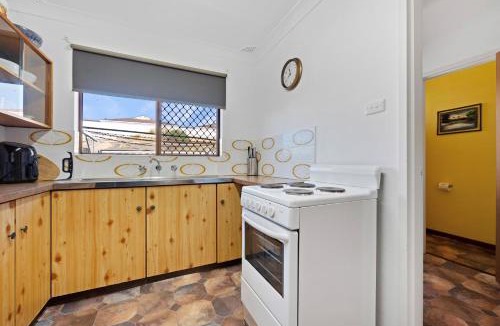 Beresford Apartment | Champion Bay Beach Unit, with own carport,