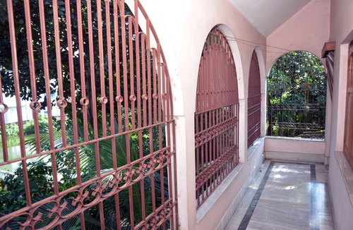 Baruipur House | Chandannagar Hibiscus