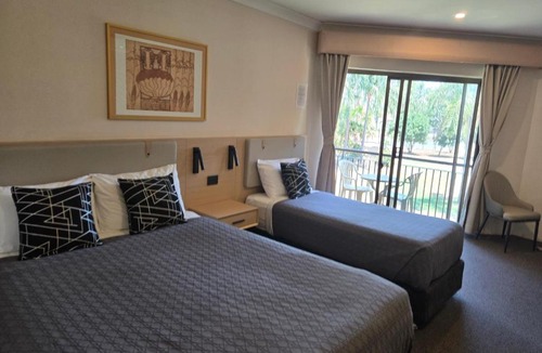 Singleton Hotel | Charbonnier Motor Inn