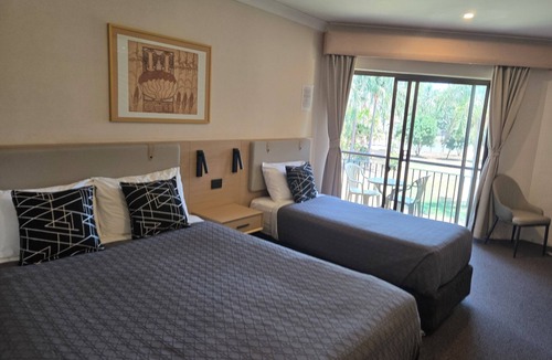 Singleton Hotel | Charbonnier Motor Inn