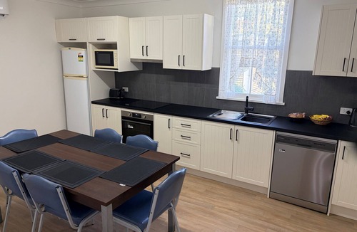 Broken Hill Hotel | Charles Rasp Motor Inn & Cottages