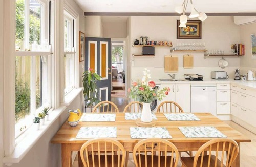 Waverton House | Charm & History 3bdr Cottage near Harbour views