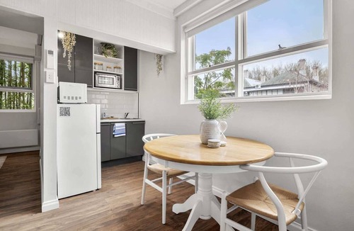 St Kilda West Apartment | Charming 1-Bed with Fireplace by the Beach