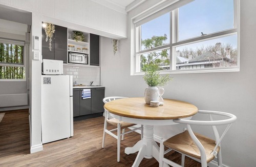St Kilda West Apartment | Charming 1-Bed with Fireplace by the Beach