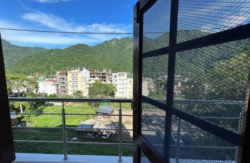 Tapovan Apartment | Charming 2-bedroom apartment in enchanting Rishikesh with WiFi, AC