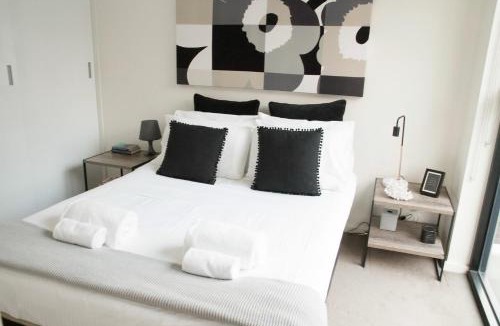Richmond North Apartment | Charming 2 Bedroom Apartment In Richmond Close to MCG