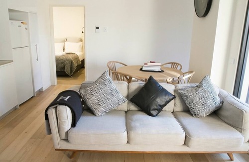 Richmond North Apartment | Charming 2BDR Apartment in Richmond close to MCG