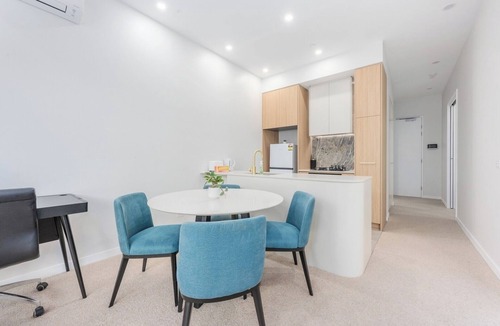 Dickson Apartment | Charming 2BR Apartment | Walk to Tram | Parking