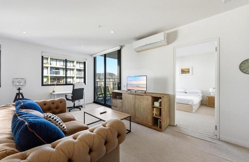 Lyneham Apartment | Charming 2BR Apartment Near Canberras Attractions
