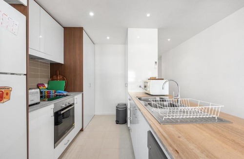 Lyneham Apartment | Charming 2BR Apartment Near Canberras Attractions