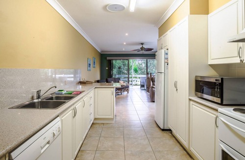 Batehaven Apartment | Charming 3-Bed with Water Views Near Beach