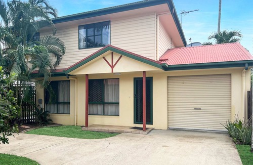 North Mackay House | Charming 3-Bedroom, 2-Bathroom Townhouse