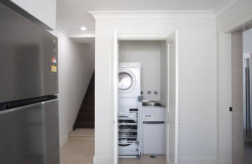 Glebe House | Charming 3BR GlebeTerrace w Courtyard & BBQ