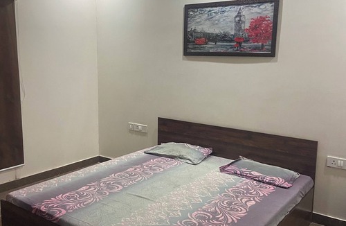 Greater Noida House | Charming 4-bedroom farmhouse with WiFi, AC in awesome Noida