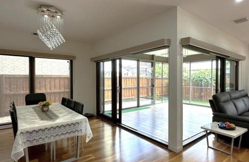 Ascot Vale Apartment | Charming 4Br 2Ba Family Retreat-Close Airport, CBD