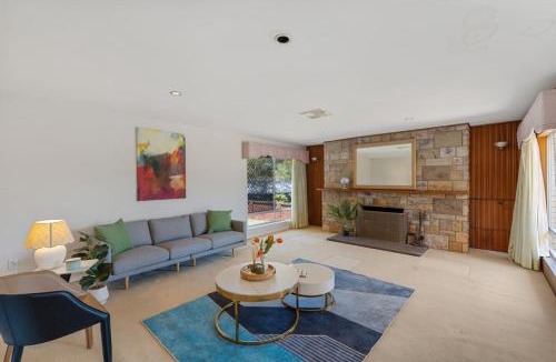 Robertson House | Charming 4BR House with Parking near Sunnybank