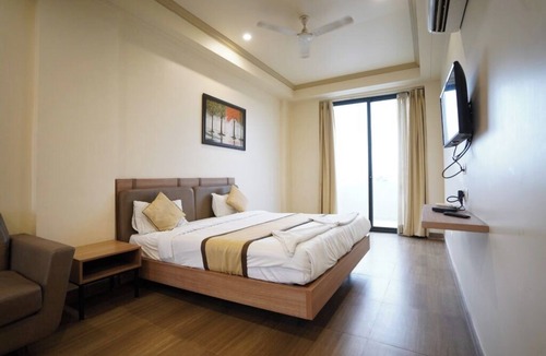 Anantapur Hotel | Charming 9-bedroom hotel with WiFi, AC in fantastic Anantapur
