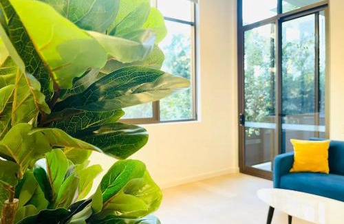 Roseville Apartment | Charming and cozy 2 Bedrooms 2 bathrooms Condo with Study room, Parking, Wi-Fi