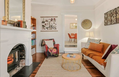 Launceston CBD Apartment | Charming and Elegant: City Views, Wifi & Parking