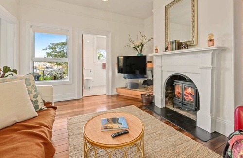 Launceston CBD Apartment | Charming and Elegant: City Views, Wifi & Parking