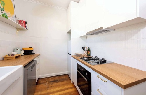 East Melbourne Apartment | Charming Art Deco Unit in East Melbourne