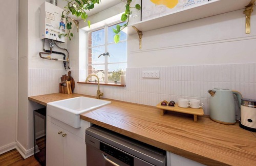 East Melbourne Apartment | Charming Art Deco Unit in East Melbourne