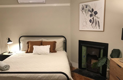 Broken Hill Cottage | 🏡 Charming Cosy Cottage IN Quiet North Location - Family, PET & Work Friendly
