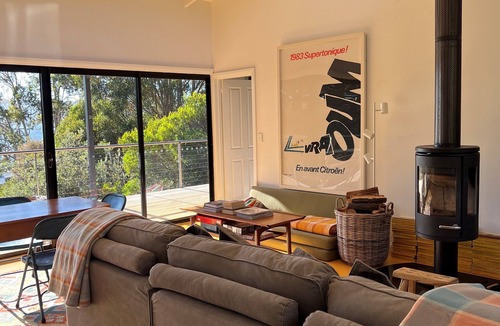 Dennes Point House | Charming Dennes Point house close to the beach