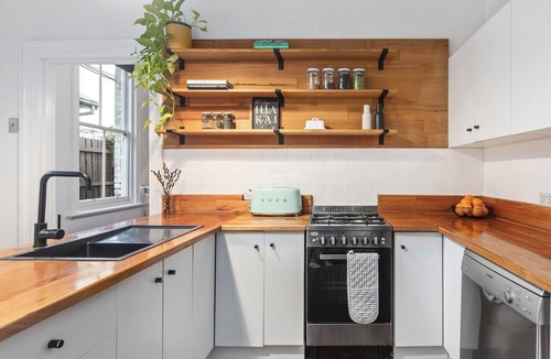 Northcote House | Charming Edwardian on Westgarth/Fitzroy North Cusp with Garden (Pet Friendly)