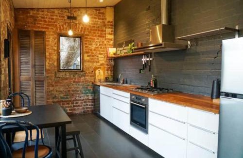 Fitzroy House | Charming Fitzroy Terrace Walk, Dine & Explore