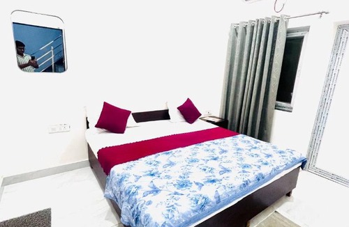Vrindavan House | Charming Guest Room Retreat in Vrindavan with Modern Comforts