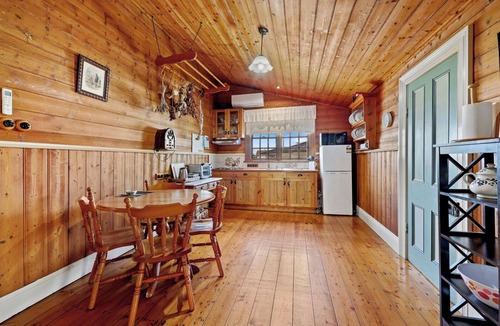 Warrnambool Cottage | Charming Heritage cottage, pet-friendly, walk to beach and coastal attractions