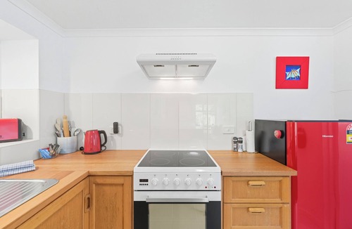 Sandy Bay Apartment | Charming Maning Ave - 2 Bedroom Unit