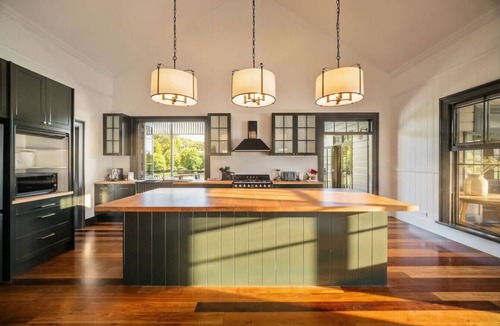North Tamborine House | Charming Queenslander With 5 Acres Private Land